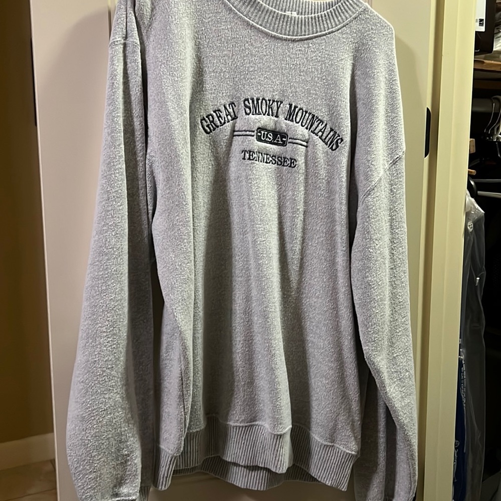Great Smoky Mountains sweatshirt size 2XL Grey in color with blue stitching.